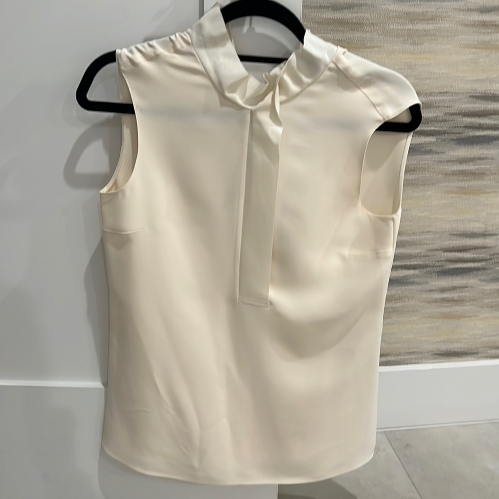 NEVER WORN 100% authentic/silk Gucci blouse